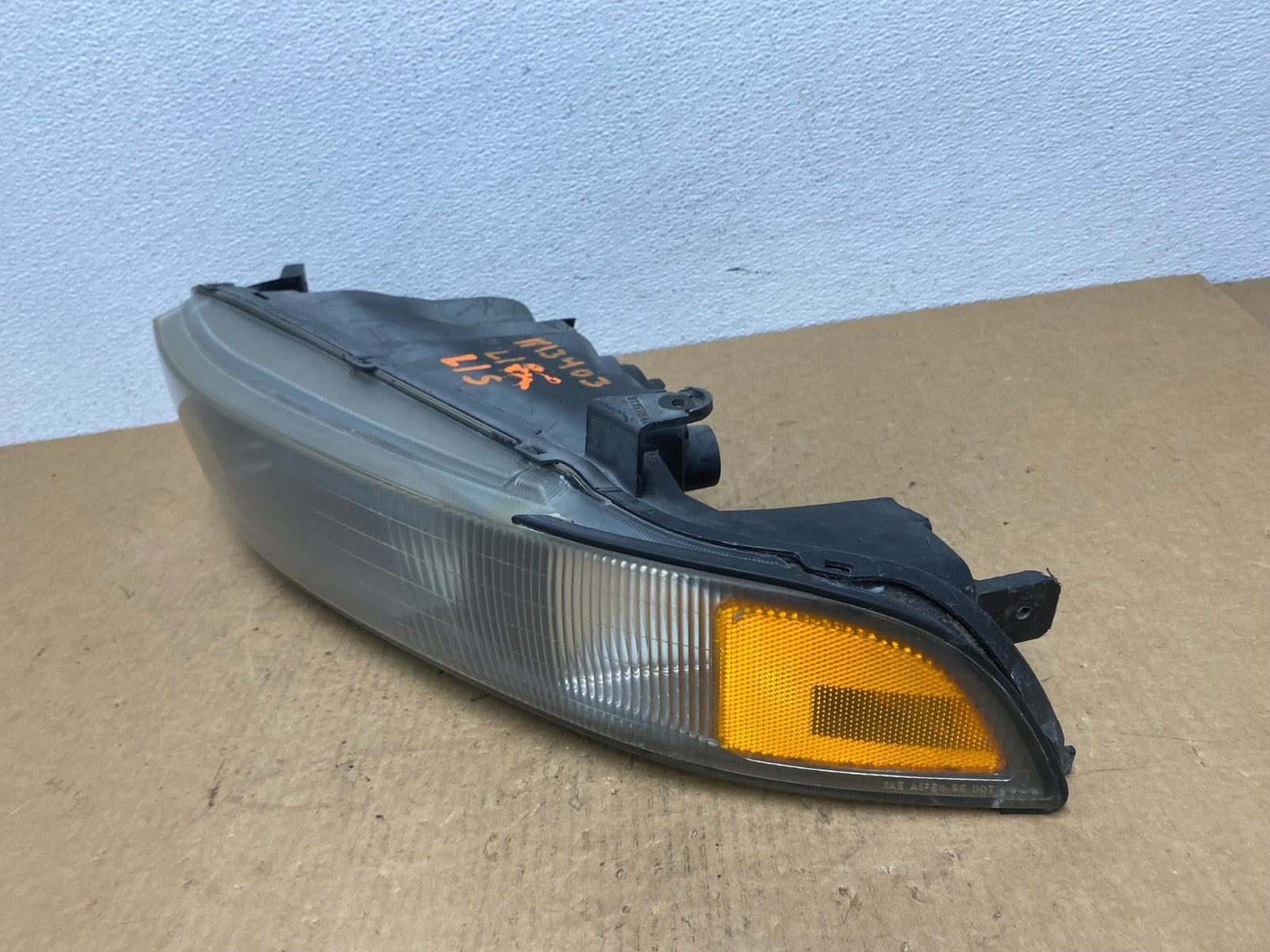 2002 to 2003 Mitsubishi Galant Left Driver LH Side Headlight AC2962 DW1