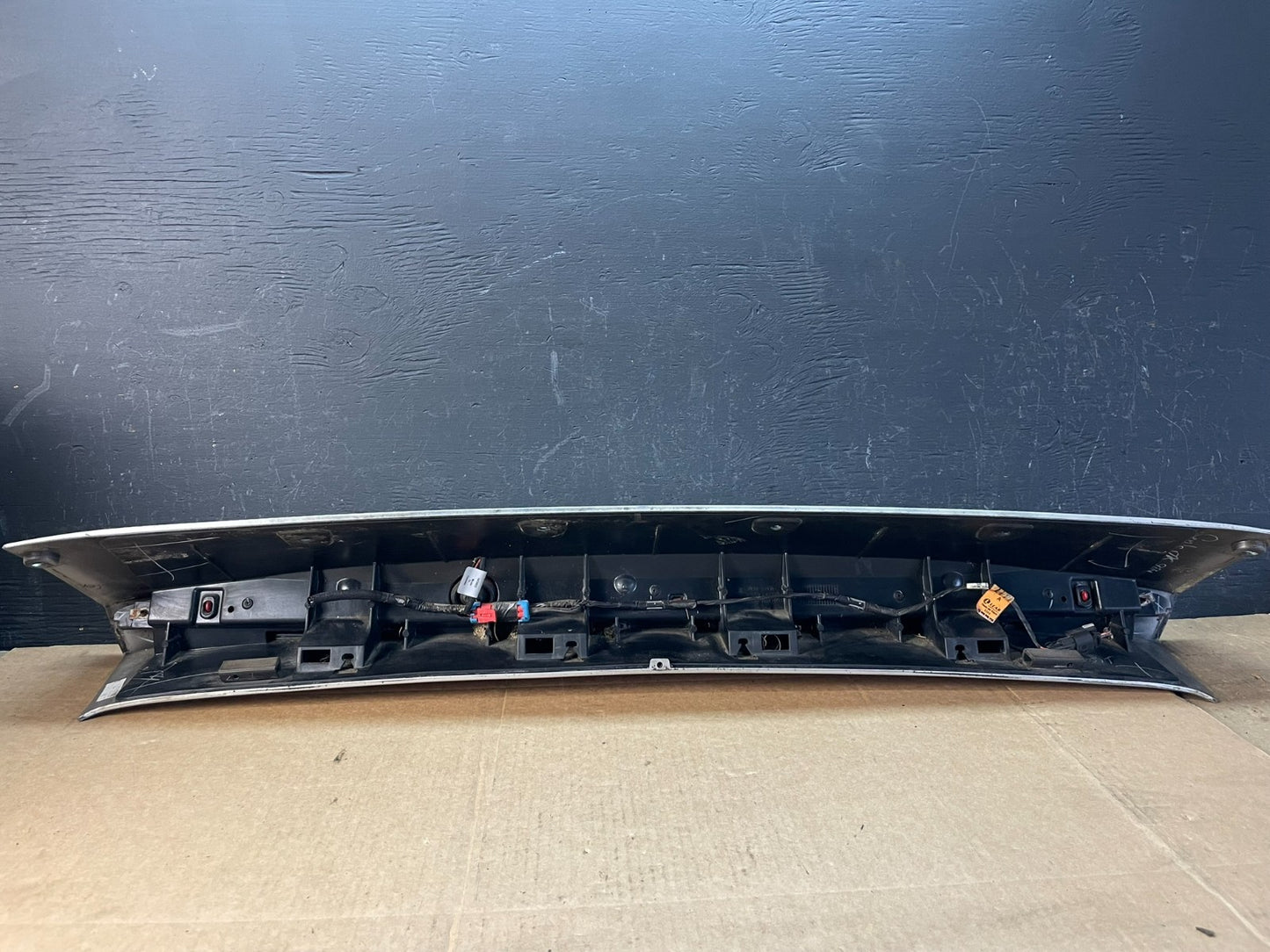 2002 - 2006 Cadillac Escalade Rear Upper Spoiler 3rd Third Brake Light AC5049 DG7