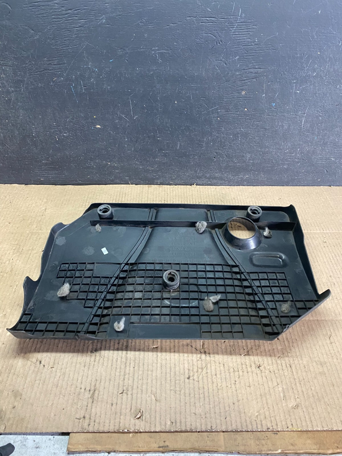 2004 to 2006 Mazda 3 DOHC 16 VALVE Engine Shield Top Cover i3389 DG1 Oem4