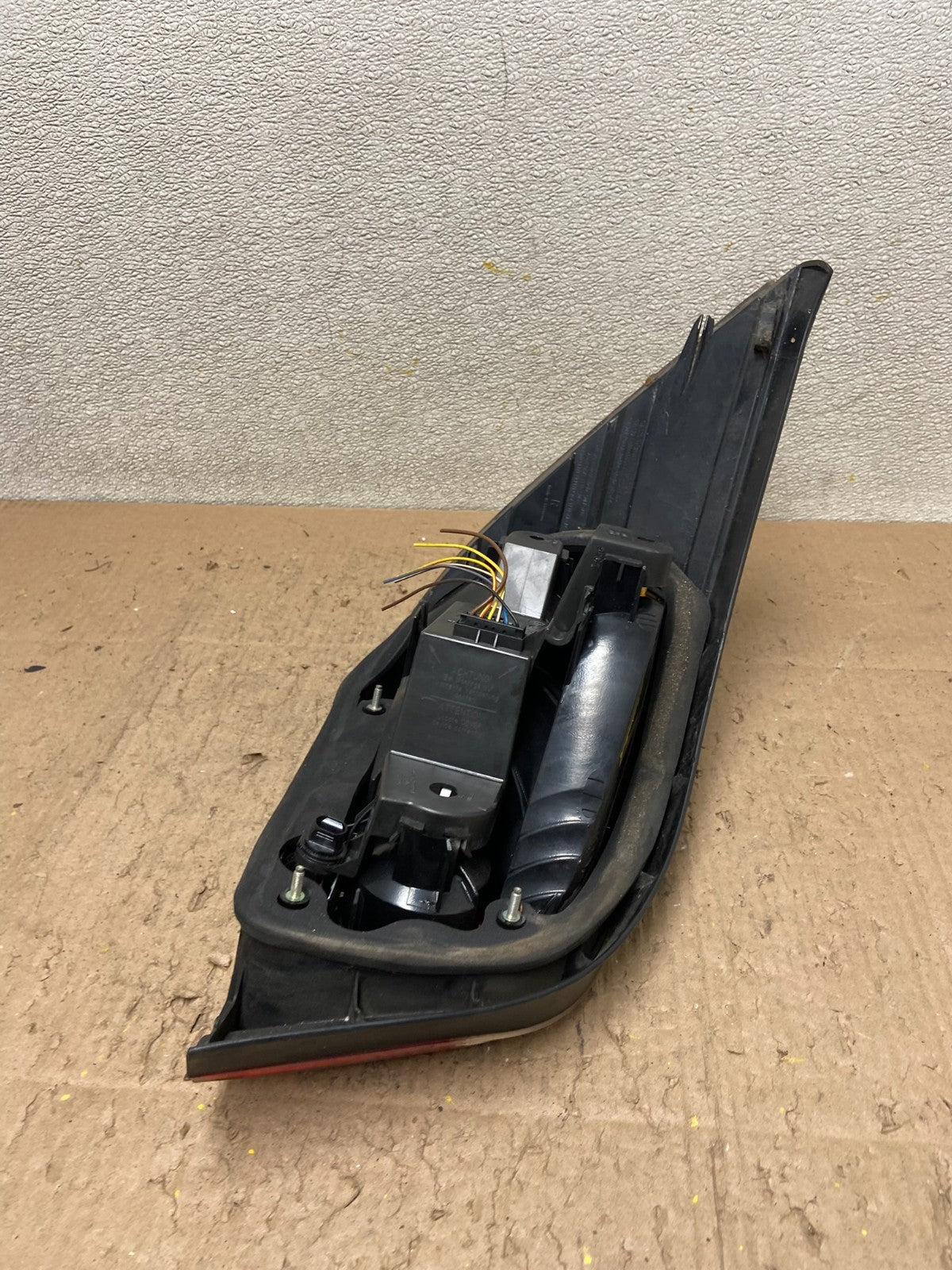 2004 - 2007 BMW 5 Series E60 Right Passenger RH Side Tail Light OEM Y4667 DW4
