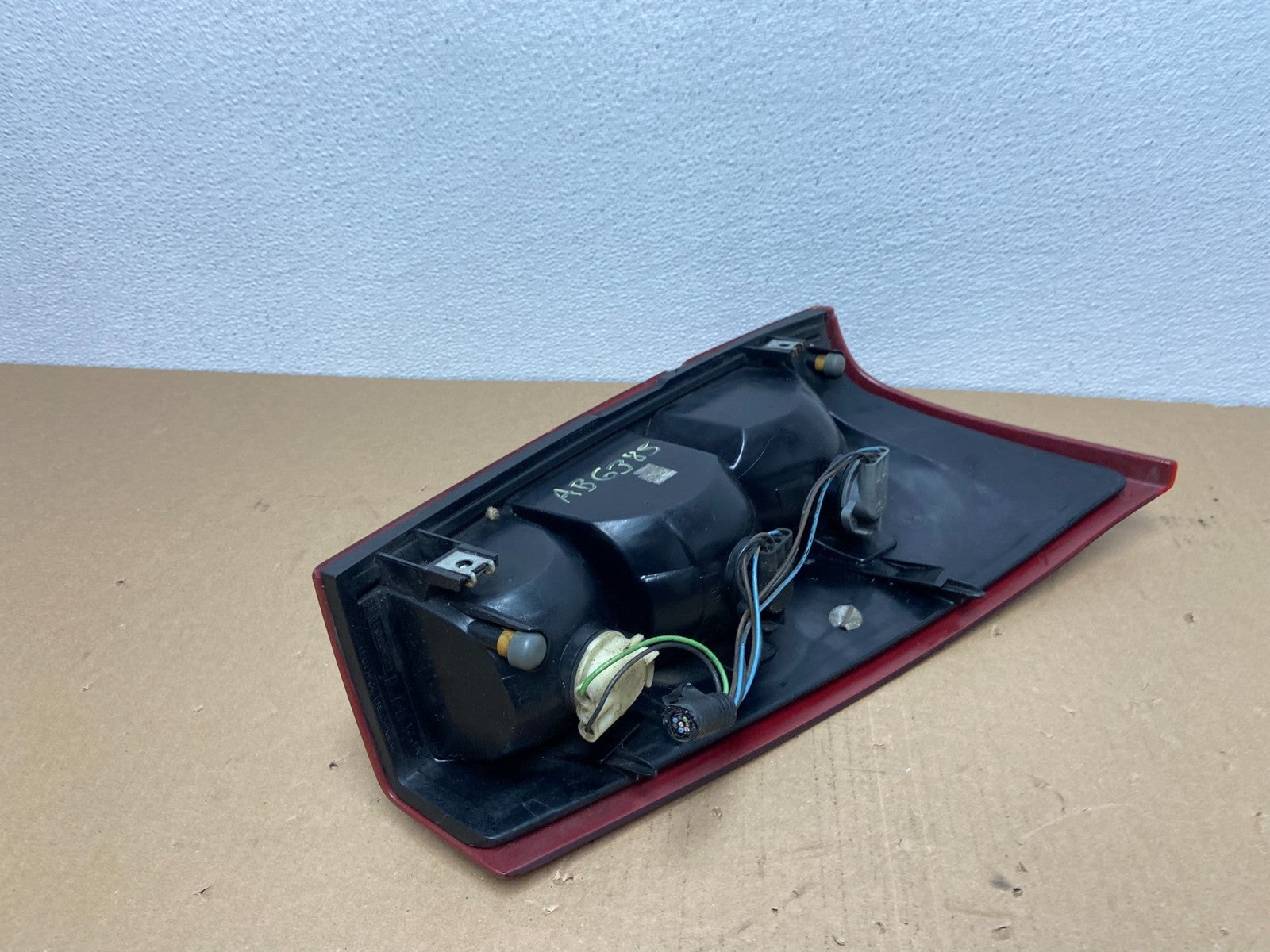 2002 to 2006 Cadillac Escalade EXT Left Driver LH Side Tail Light OEM AB6385 DW5