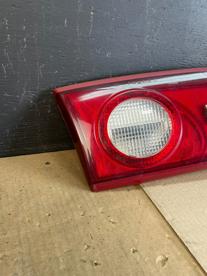 2003 2004 2005 Chevrolet Cavalier Rear Trunk LID Center Tail Light Oem AB7987 DG2