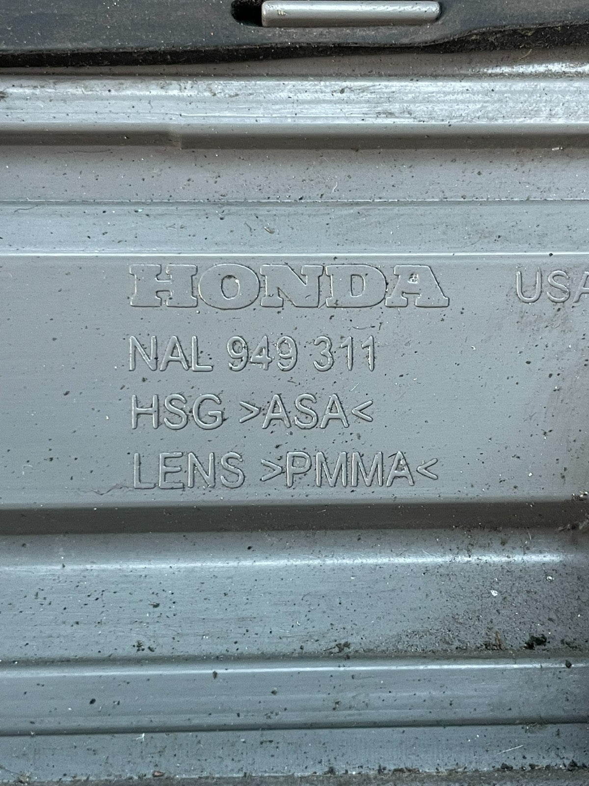 2011 - 2013 Honda Odyssey Center Trunk Liftgate Tailgate Tail Light OE af3338 DG5