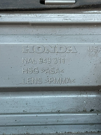 2011 - 2013 Honda Odyssey Center Trunk Liftgate Tailgate Tail Light OE af3338 DG5