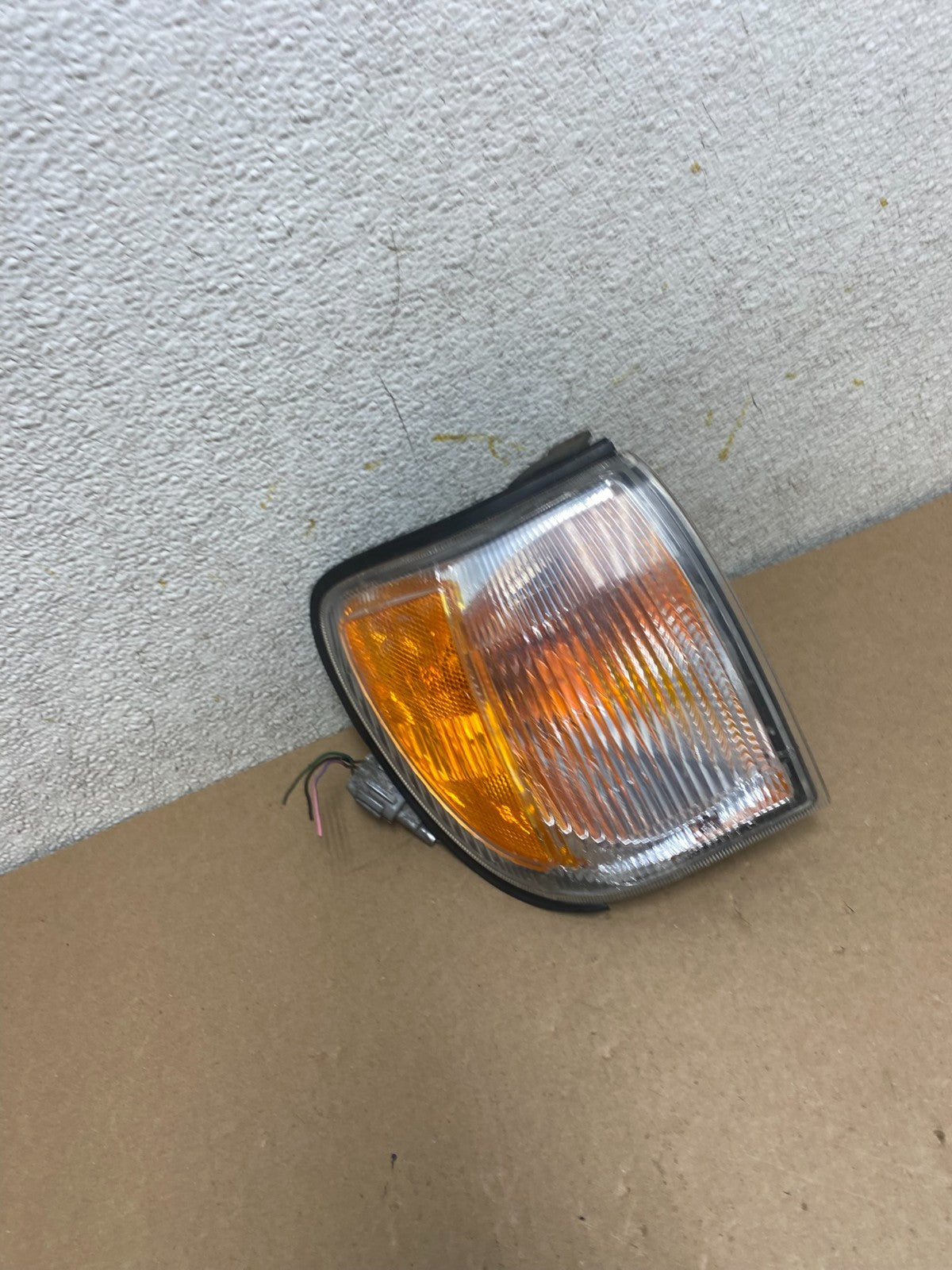 1999 to 2004 Nissan Pathfinder Passenger Corner Park Light Turn Signal P8103 DW3