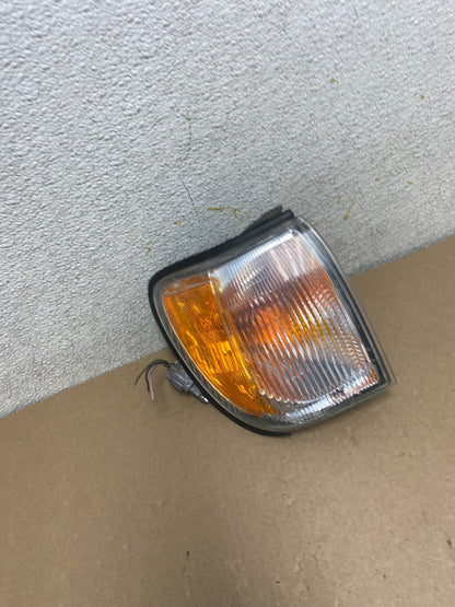 1999 to 2004 Nissan Pathfinder Passenger Corner Park Light Turn Signal P8103 DW3
