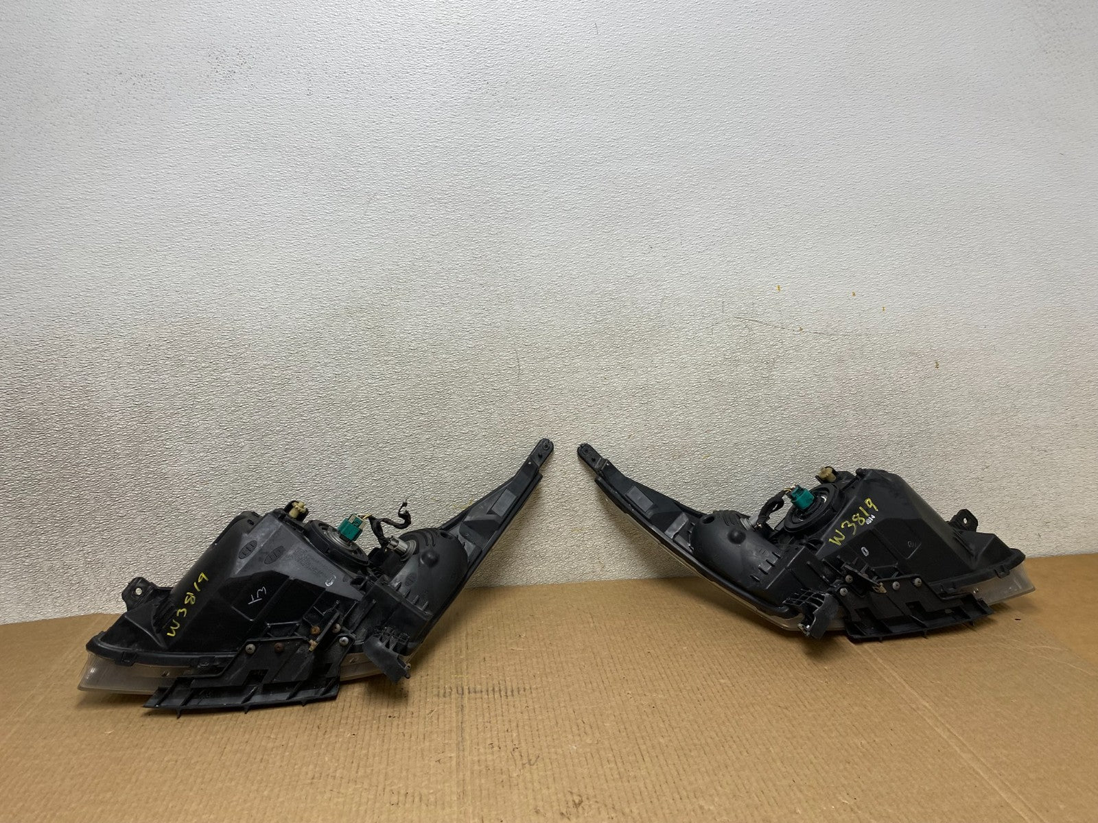 2011 to 2015 Chevrolet Cruze Halogen Left+Right Set Headlights W3819 DW12