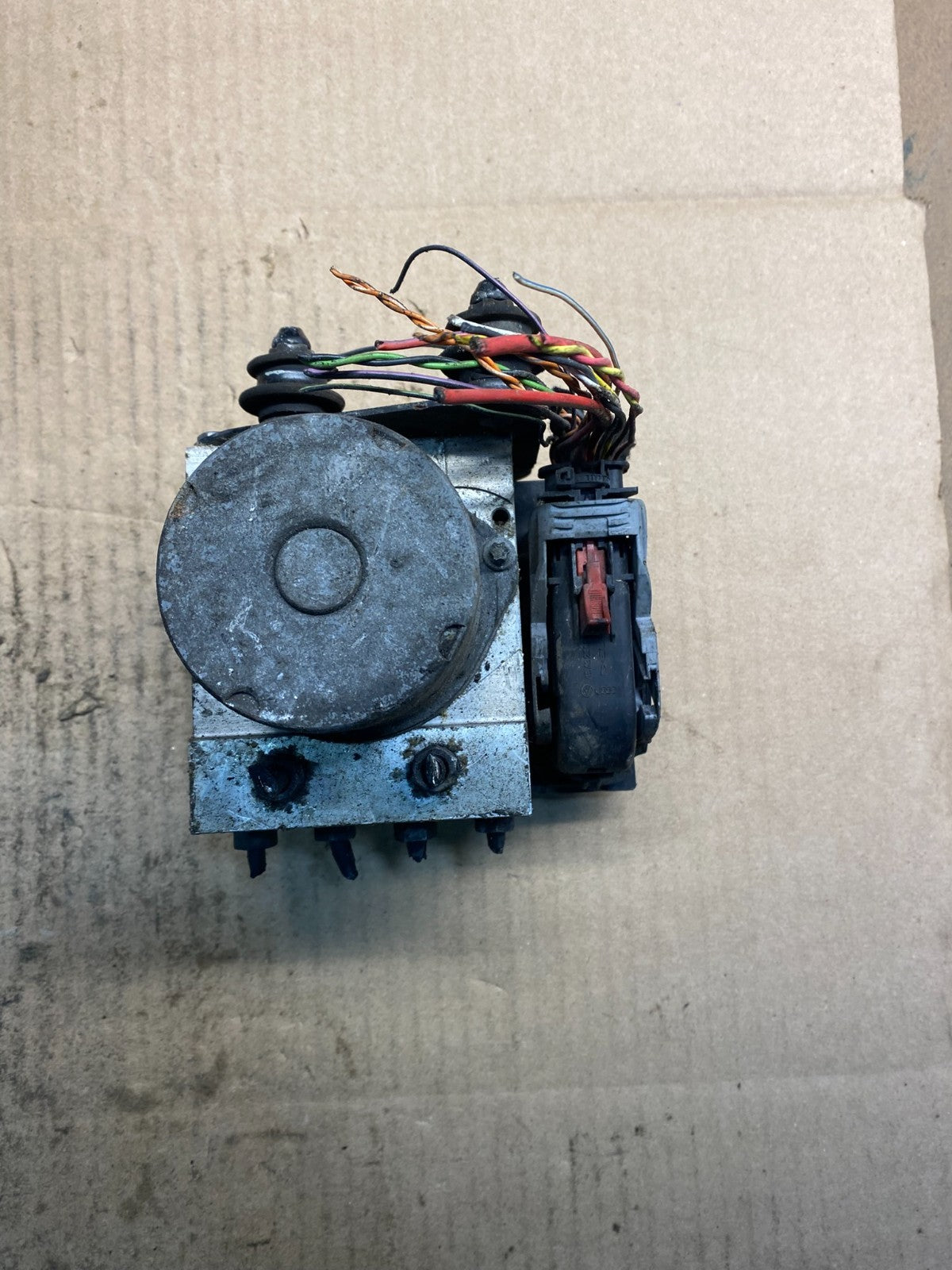 2010 to 2012 Audi A4 ABS Anti-Lock Brake Pump 8K0907379BH OEM z4648 DG4