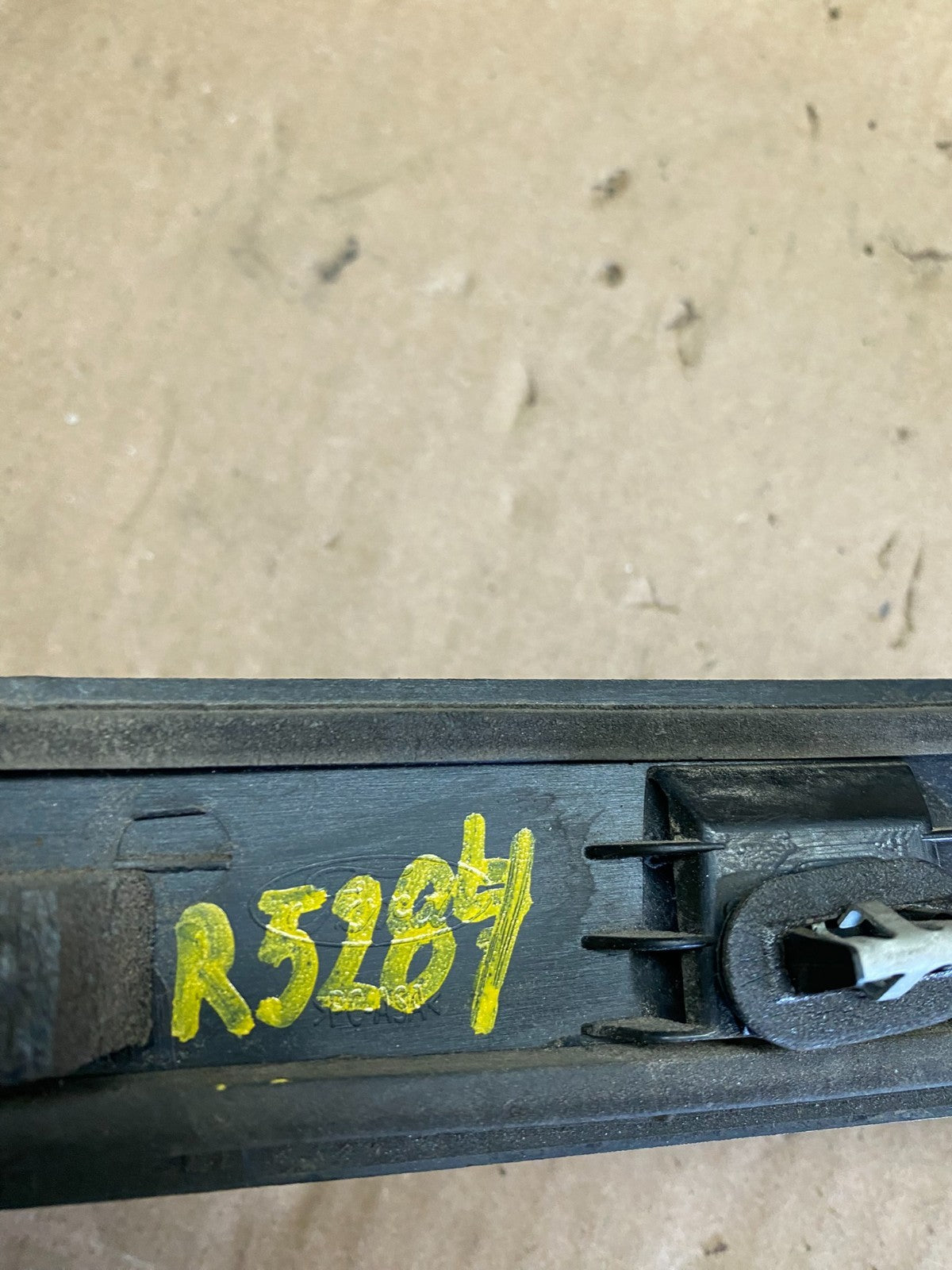 2016 2019 Ford Explorer Interceptor Rear Tailgate Molding With Camera R5284 DG8