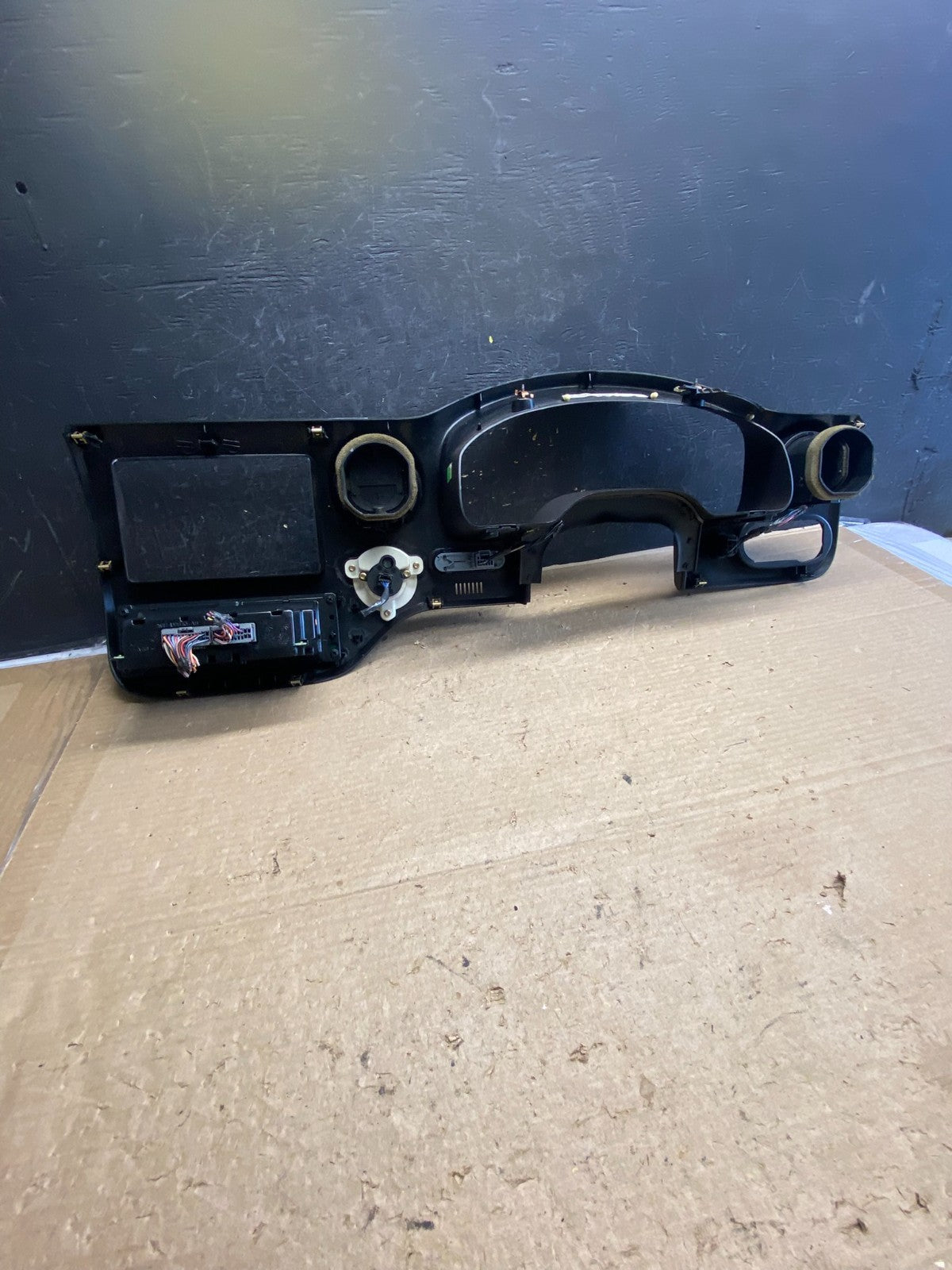 2003-2006 Ford Expedition Dash Speedometer Cluster Radio Climate Bezel AH5445 PS2