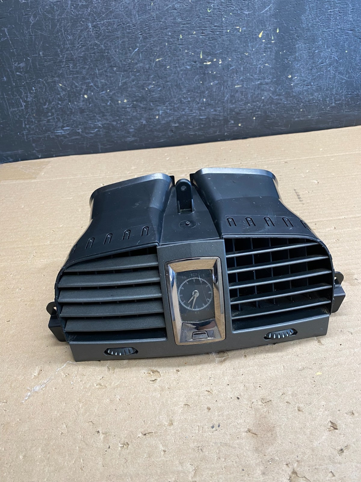 2007 to 2009 Cadillac SRX Front Center Dash Clock Air Vent ag5066 DG0