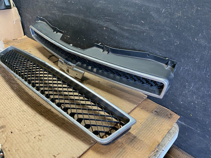 2007 to 2014 Chevrolet Avalanche Front Upper Lower Set Grill Grille Oem S5831 DG1