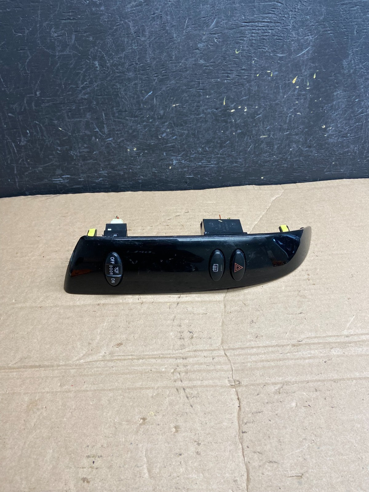 2004 to 2010 Toyota Sienna Left Side Climate Switches Bezel Trim AF1912 DG2
