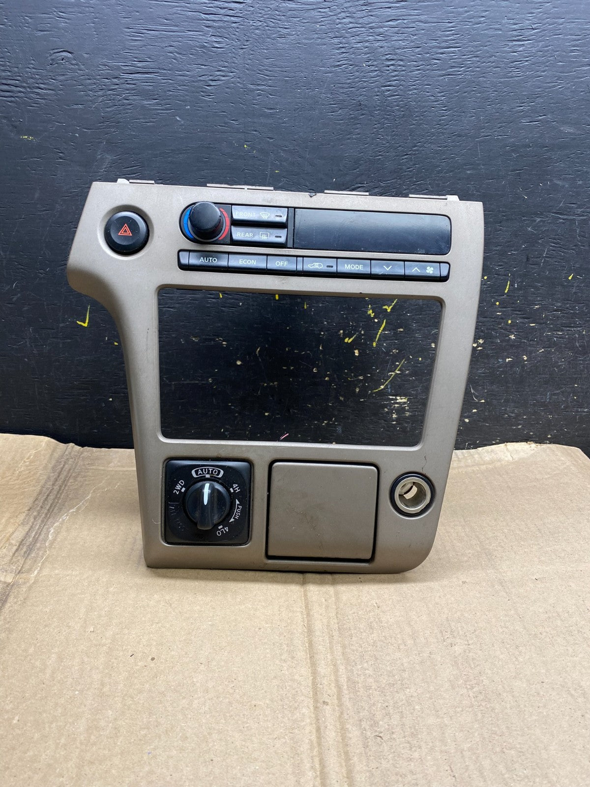 2003-2004 Nissan Pathfinder Radio AC Heat Climate Control Transef Bezel X2034 DG0