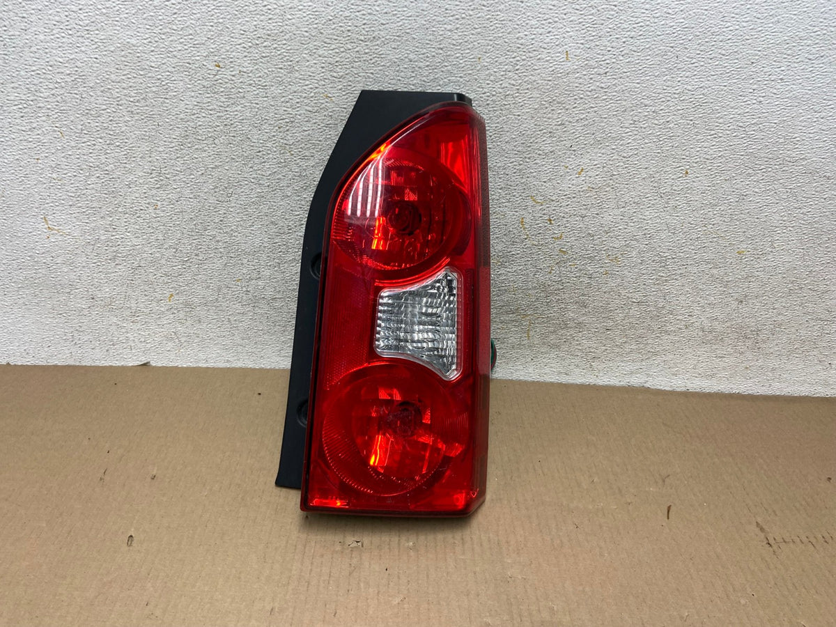 2005 to 2015 Nissan Xterra Right Passenger Rh Side Tail light AH5704 LK0