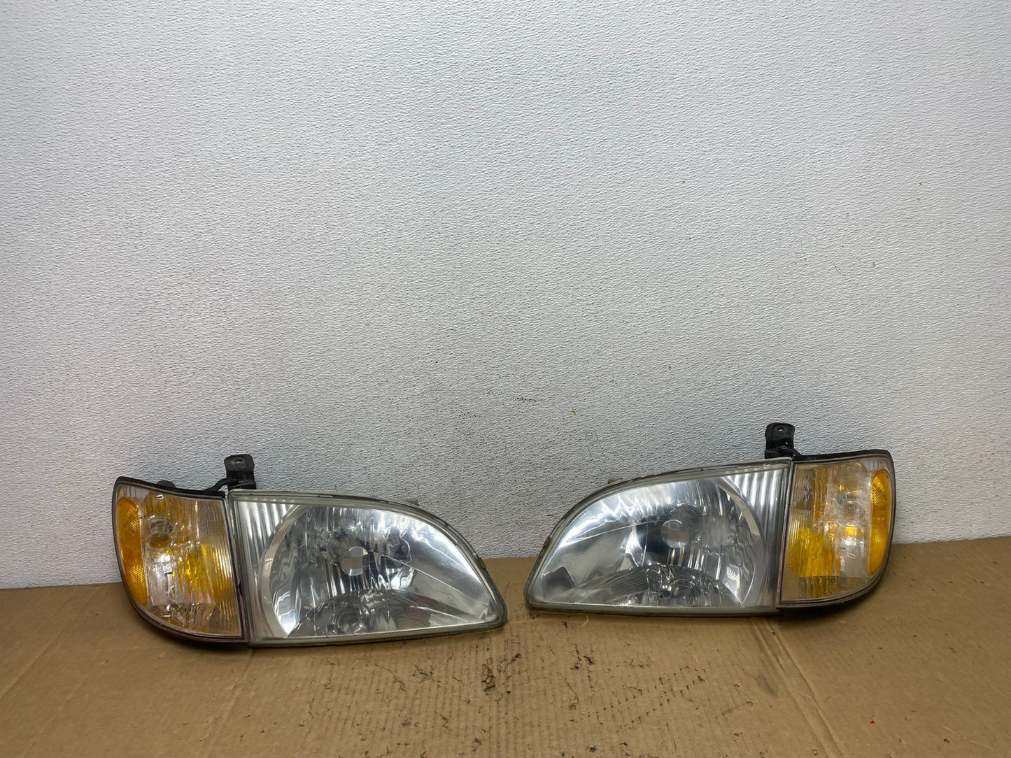 2001 2002 2003 Toyota Sienna Left+Right Side Set Headlights Halogen AD2397 DW0