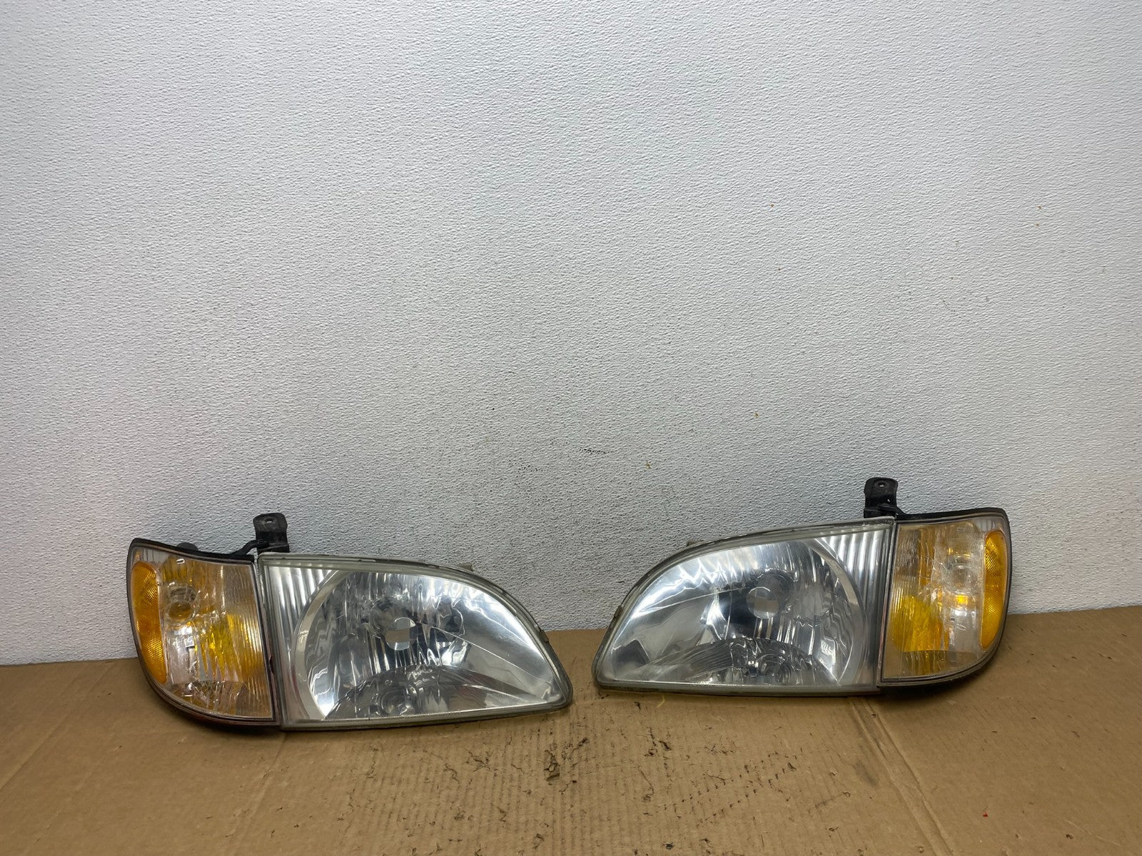 2001 2002 2003 Toyota Sienna Left+Right Side Set Headlights Halogen AD2397 DW0