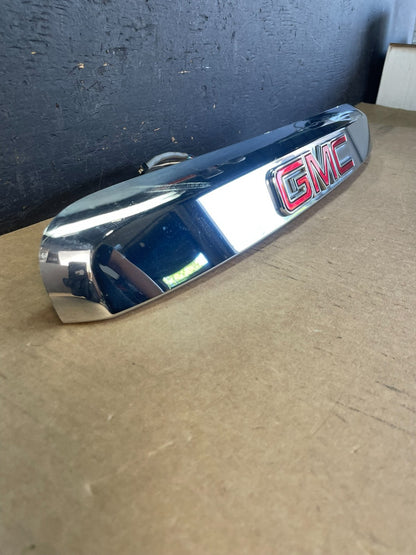 2007-2012 GMC Acadia Chrome Tailgate Rear Finish Molding Back W/Camera AD0184 DG2
