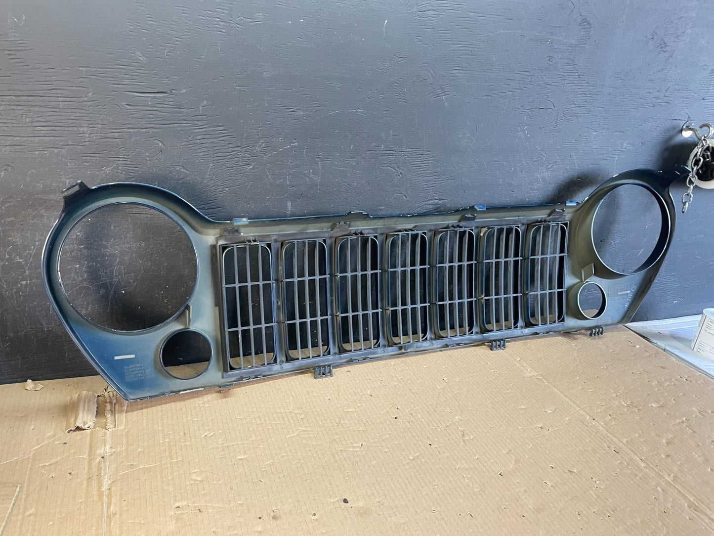 2005 to 2007 Jeep Liberty Front Upper Grill Grille ae3641 DG4