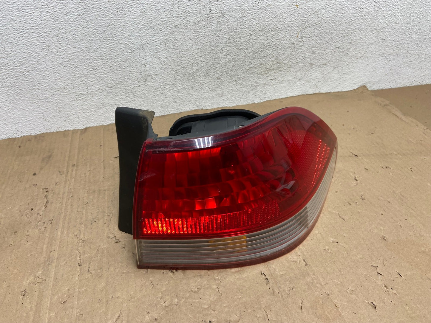 2001 to 2002 Honda Accord Sedan 4door Right Passenger Tail Light AE9301 LK2