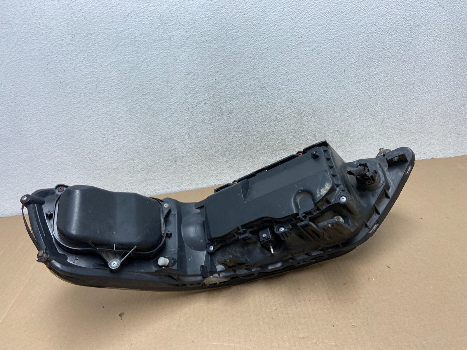 2005 to 2011 Lincoln Town Car Right Passenger Rh Side Headlight AF3029 DW5