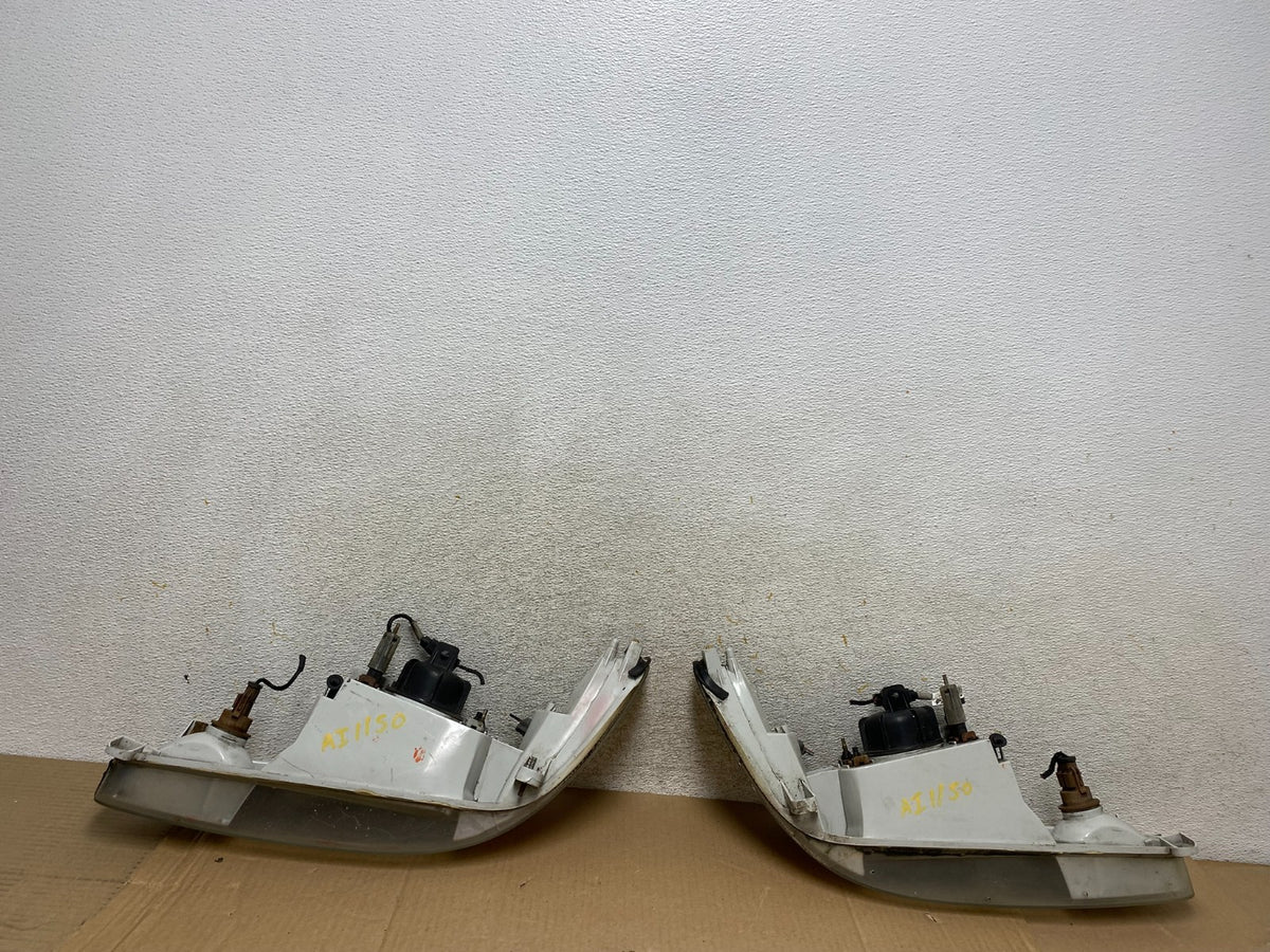 1998 to 2003 Ford Escort Left+Right Set Halogen Headlights AI1150 DW10
