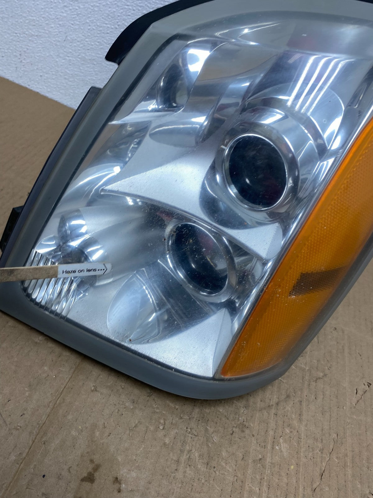 2004 to 2009 Cadillac SRX Left Driver Side Xenon Headlight Oem AB8367 DW4