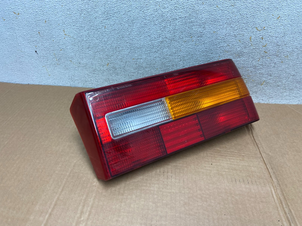 1990-1992 Volvo 740 Right Passenger RH Side Tail Light AI3734 DG2