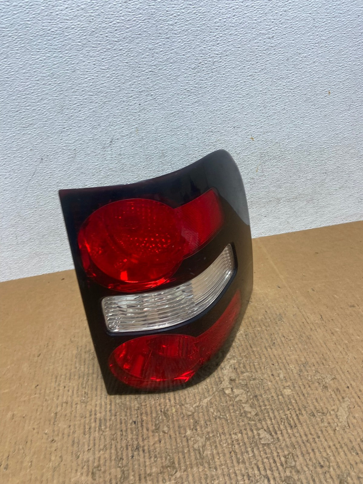 2006 to 2010 Ford Explorer Right Passenger Side Tail light AE2863 LK2