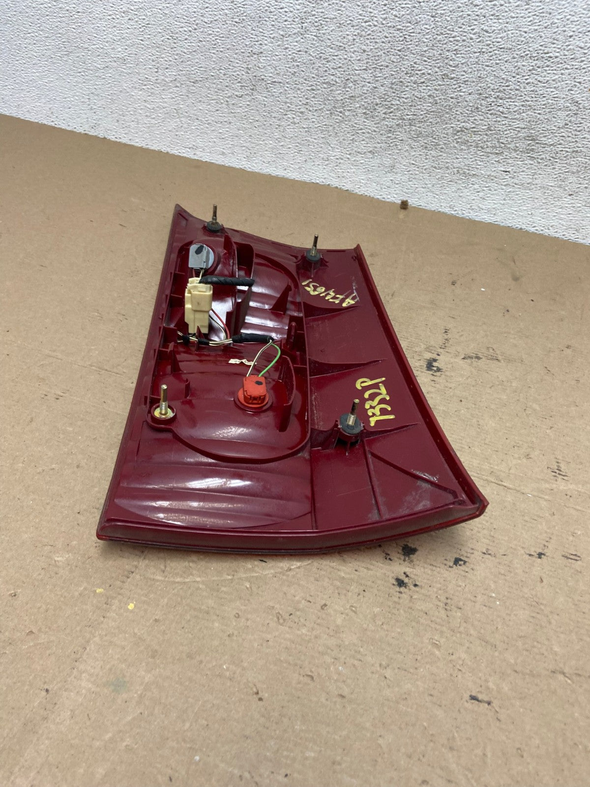 2004 - 2005 Toyota Sienna Left Driver LH Side Inner Tail Light AF4651 LK6
