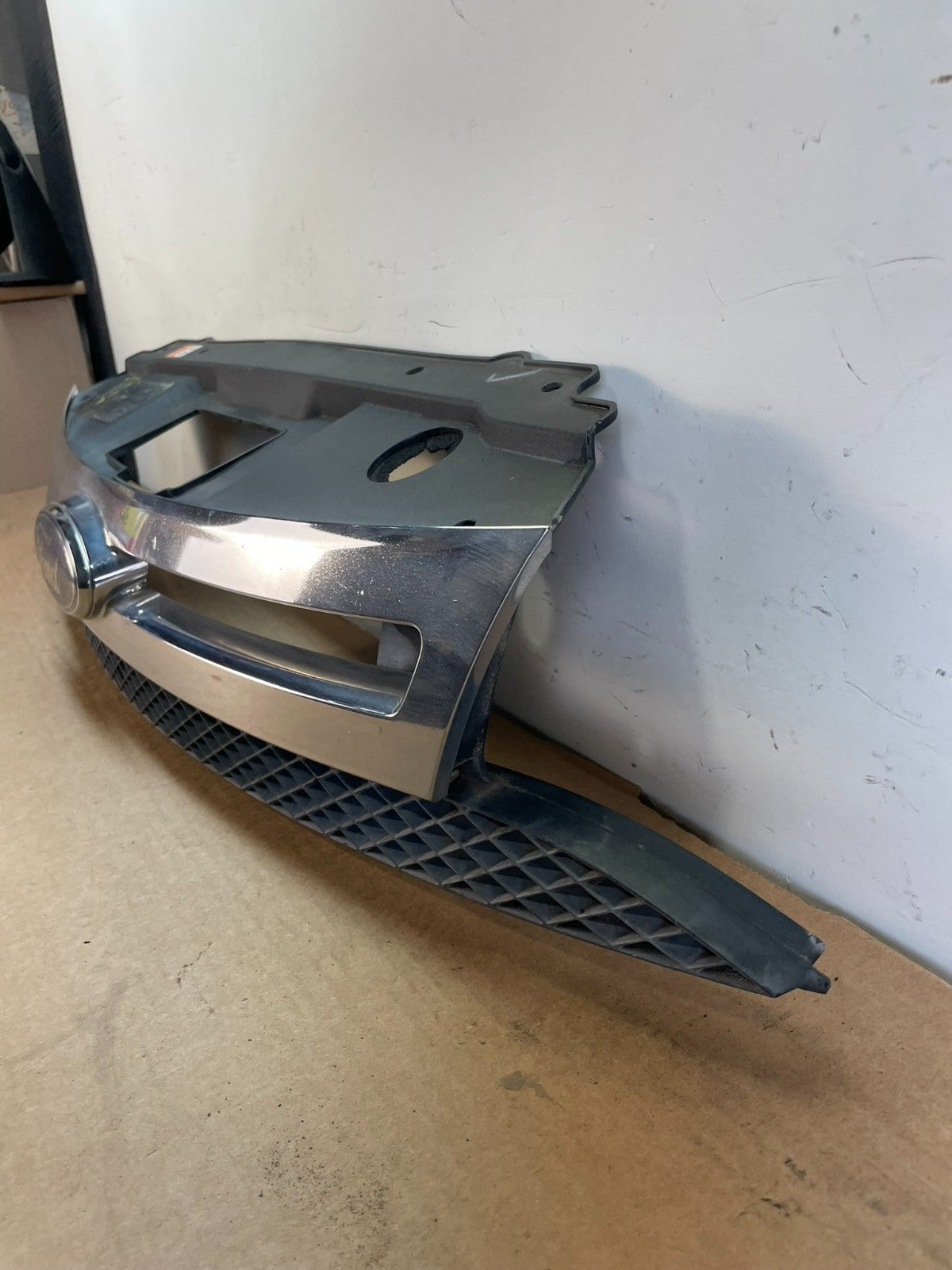 2008 to 2011 Ford Focus Front Upper Grille Grill With Emblem AF8767 DG1