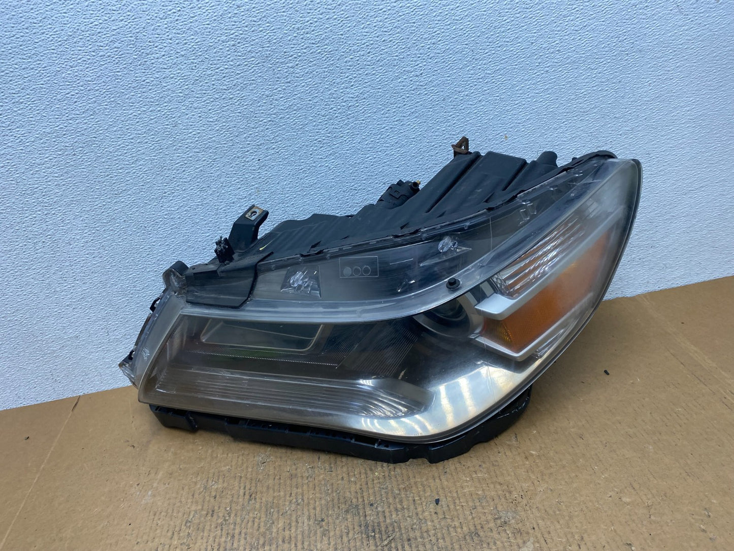 2009 to 2012 Acura RL Left Driver LH Side Xenon HID Headlight AE1466 DG0
