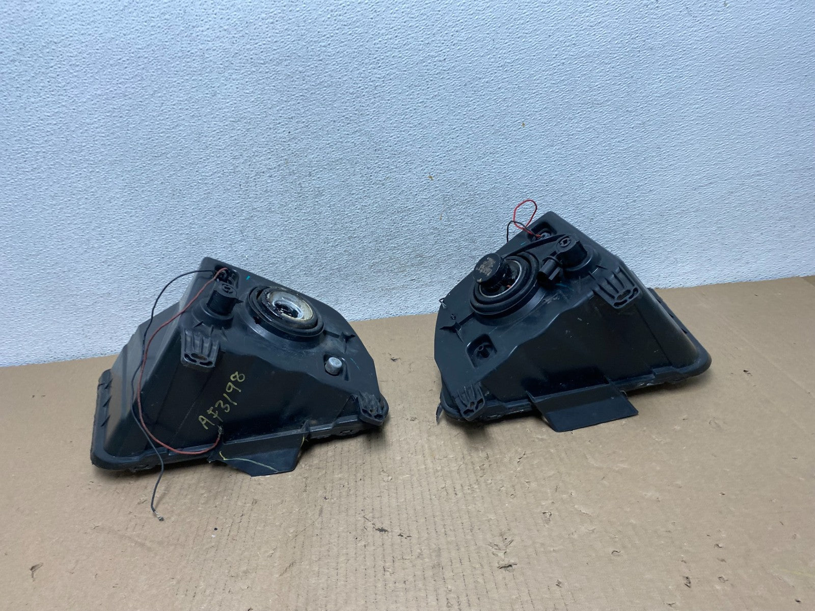 2005 to 2009 Ford Mustang Left+Right Set Side Black LED Headlights AF3198 DG7