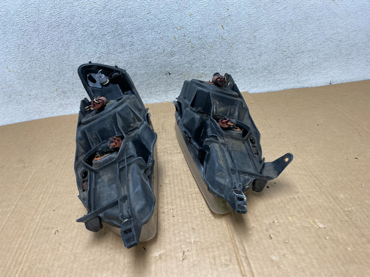 1993 to 1997 Toyota Corolla Left+Right Side Headlights AI4437 DW10