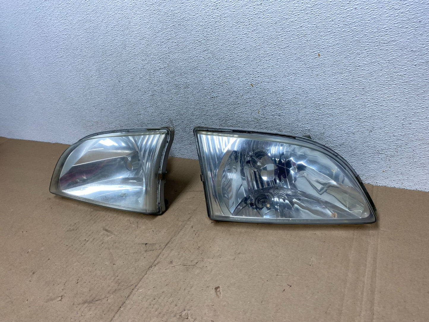 2001 2002 2003 Toyota Sienna Left+Right Side Headlights Halogen AG4669 DW1