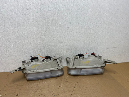 2001-2002 Toyota Corolla Left+Right Side Halogen Headlights AD8175 DW8
