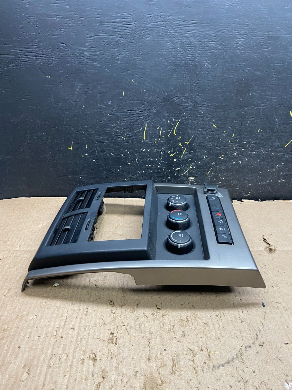 2008 to 2012 Jeep Liberty Dash Climate Temperature Control Radio Bezel Y7793 DG3