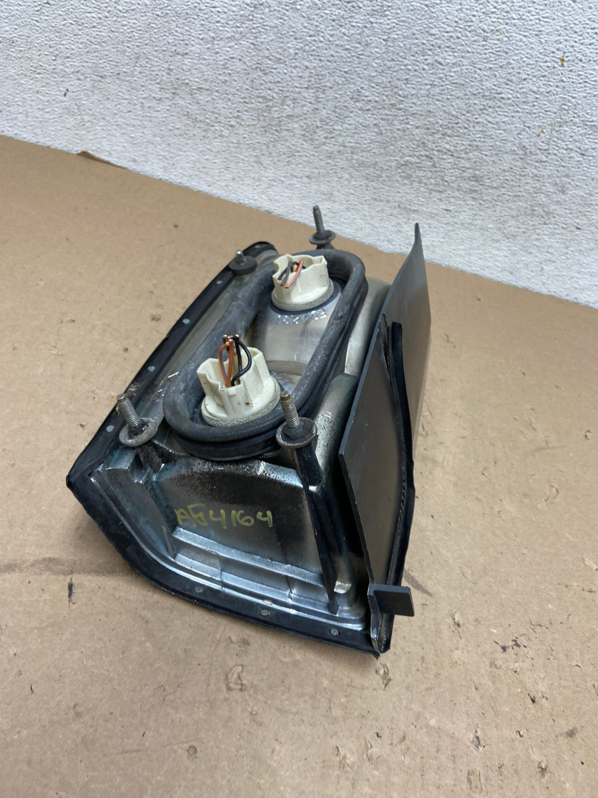 1990 to 1994 Lincoln Town Car Right Passenger RH Side Tail Light AG4164 LK5