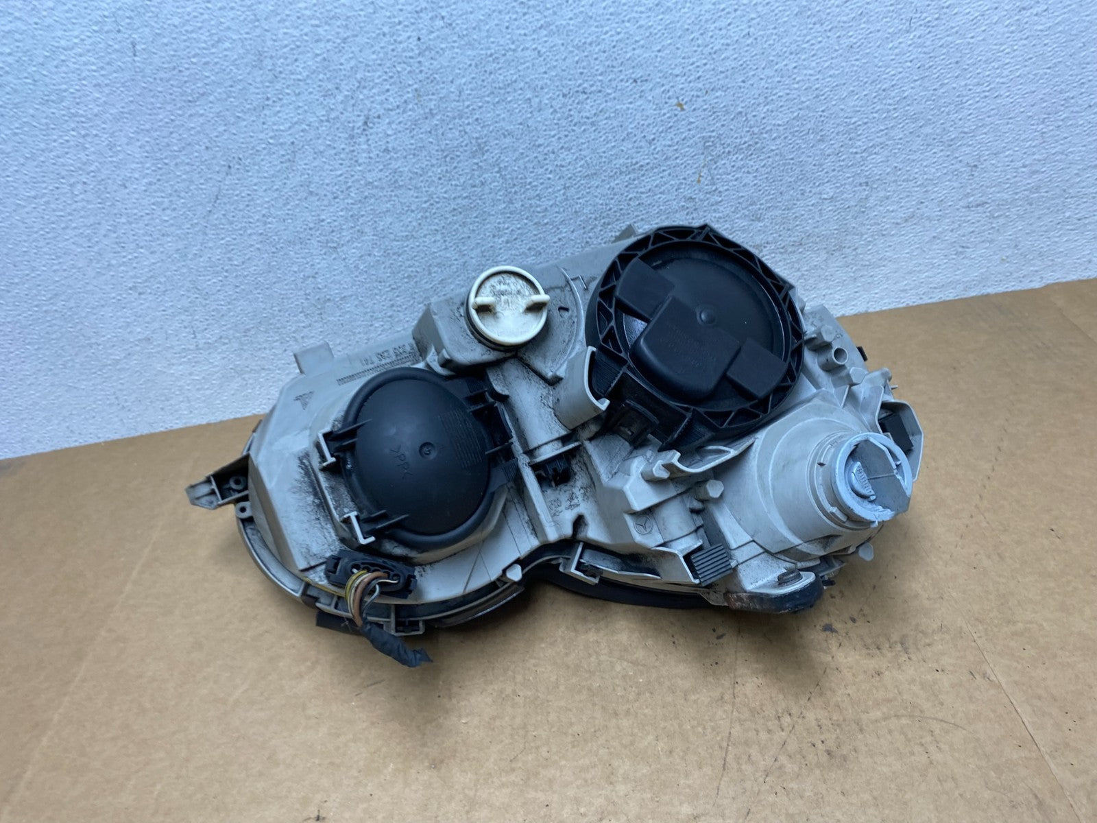 2005 to 2007 Mercedes-Benz C-Class Left Driver LH Side Headlight AE2990 DW5