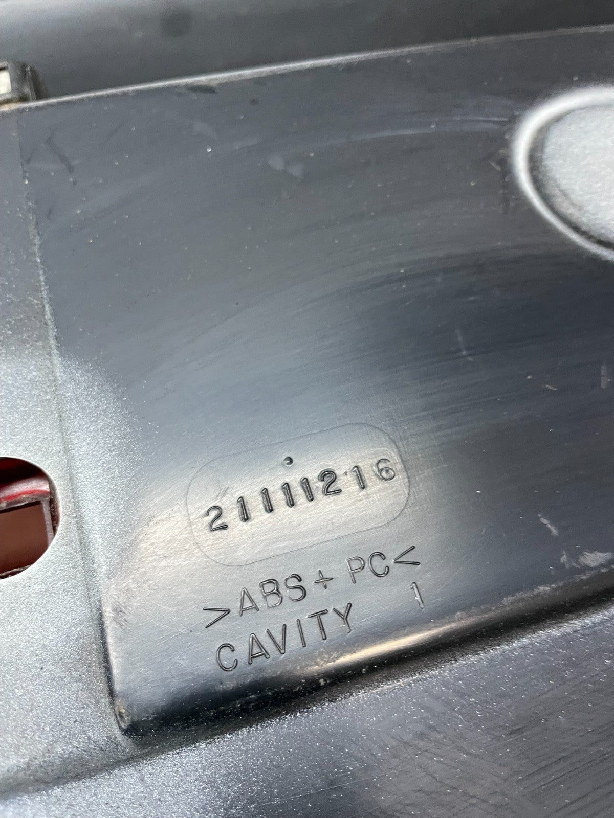 1997 - 1999 Saturn SL2 Sedan Center Tail Light Lid Trunk Rear Panel  Y9250 DG8