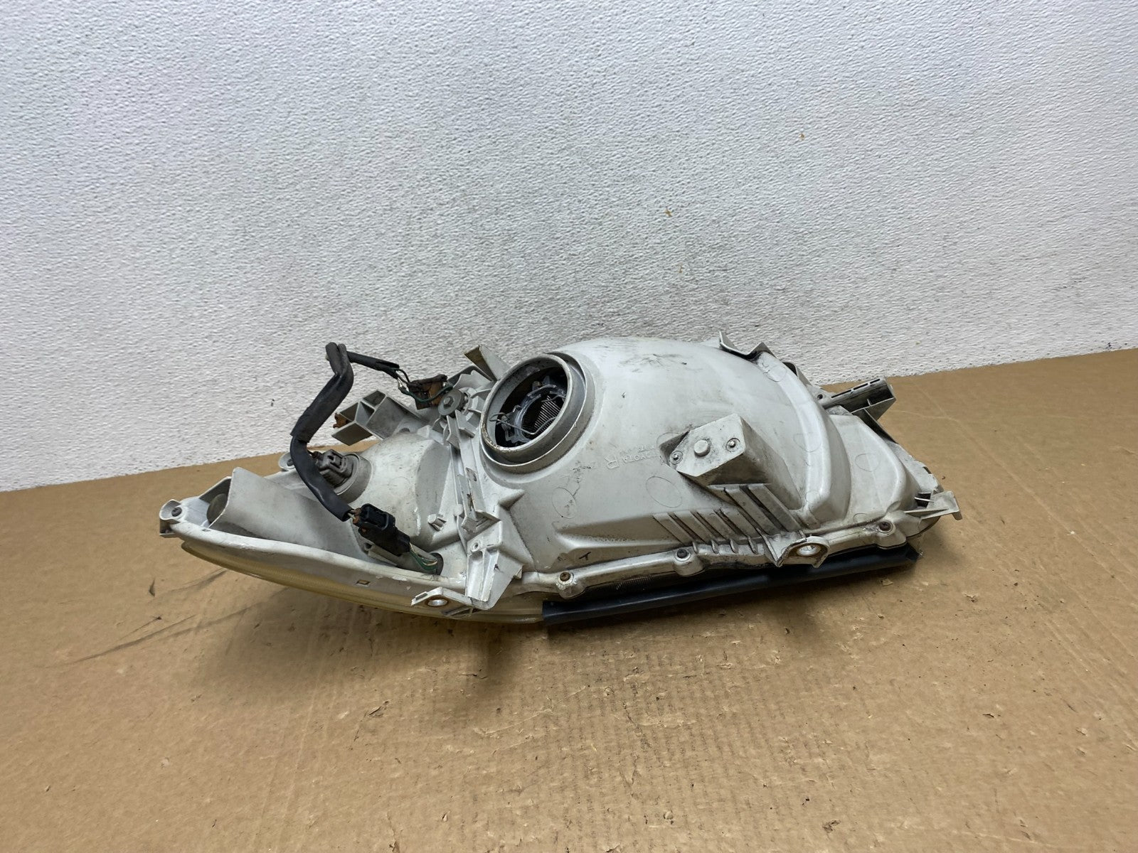 2008-2010 Toyota Highlander Hybrid Right Passenger Blue Headlight AG0557 DW6