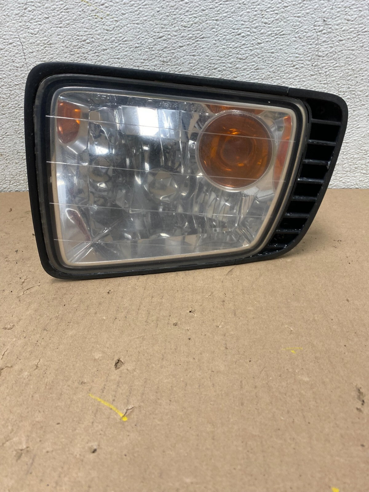2001 to 2003 Infiniti QX4 Left Side Fog Light W/ Bezel j6393 DG0