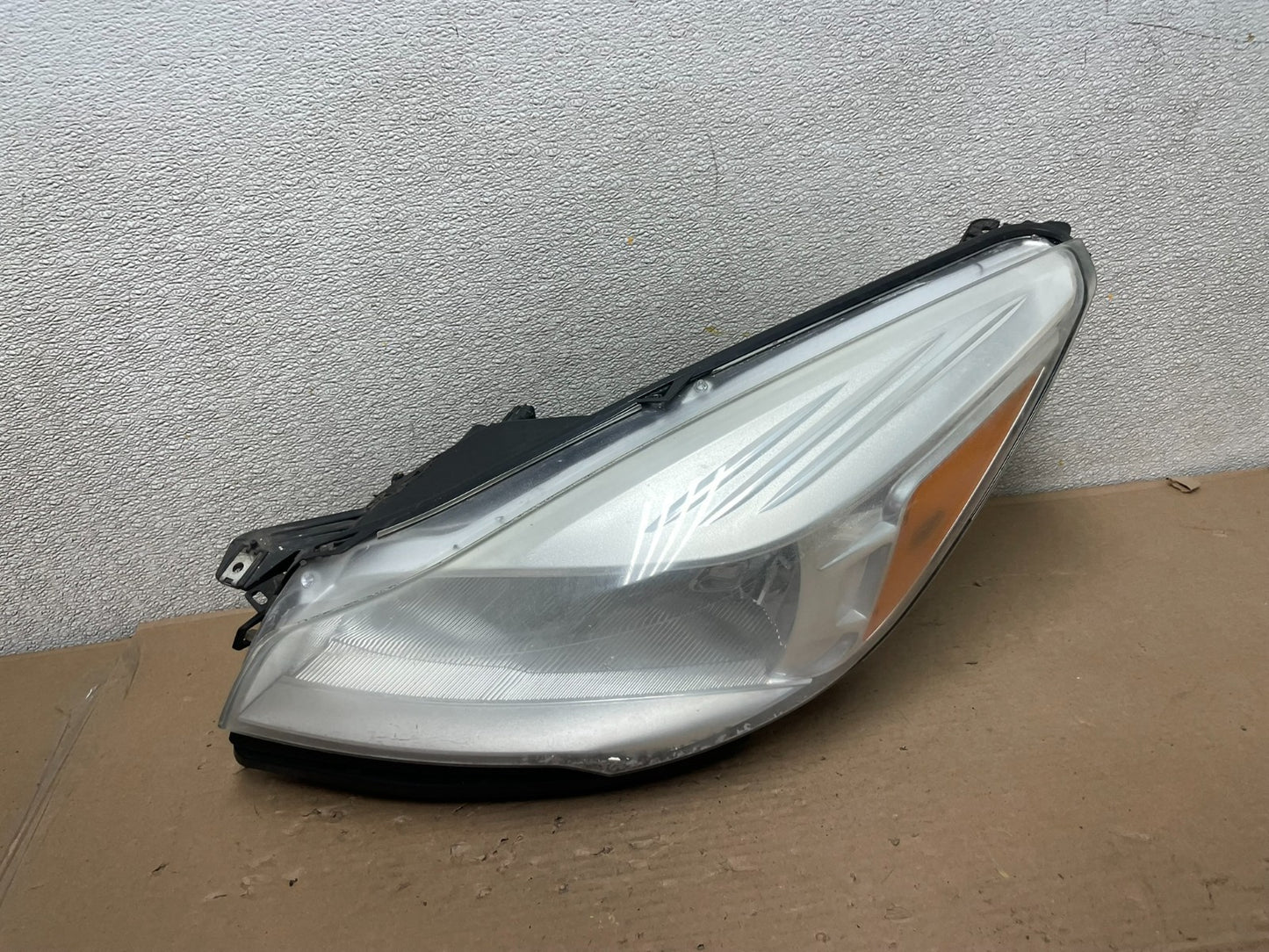 2013 - 2016 Ford Escape Headlight Left Driver Lh Side Halogen AB0049 DW0