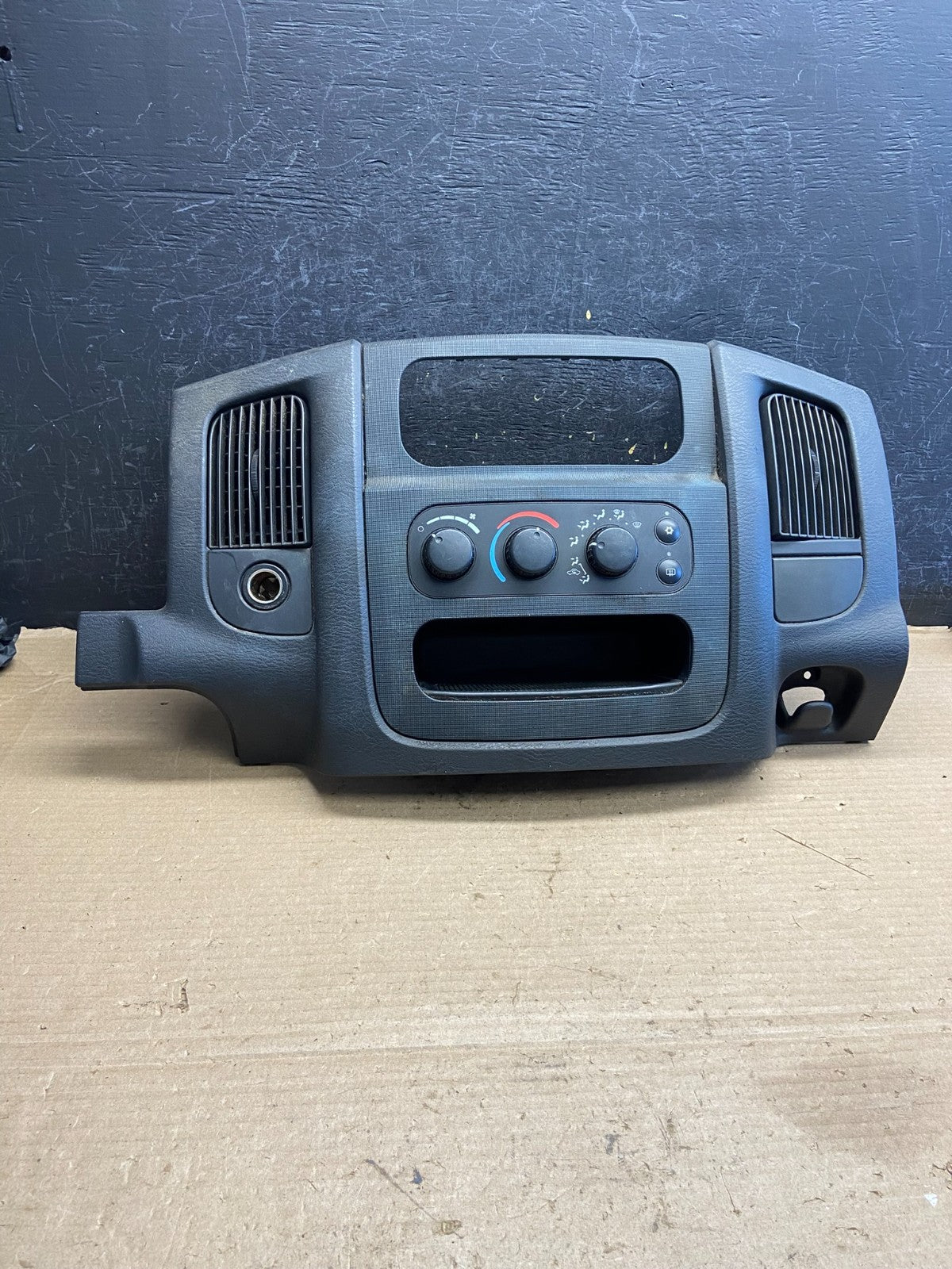 2002 to 2005 Dodge Ram Radio Climate Control Dash Air Vent Bezel Trim AH3654 DG0