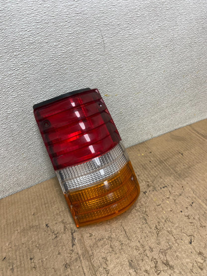 1986-1995 Ford Aerostar Right Passenger RH Side Tail Light Oem AA8505 DG2