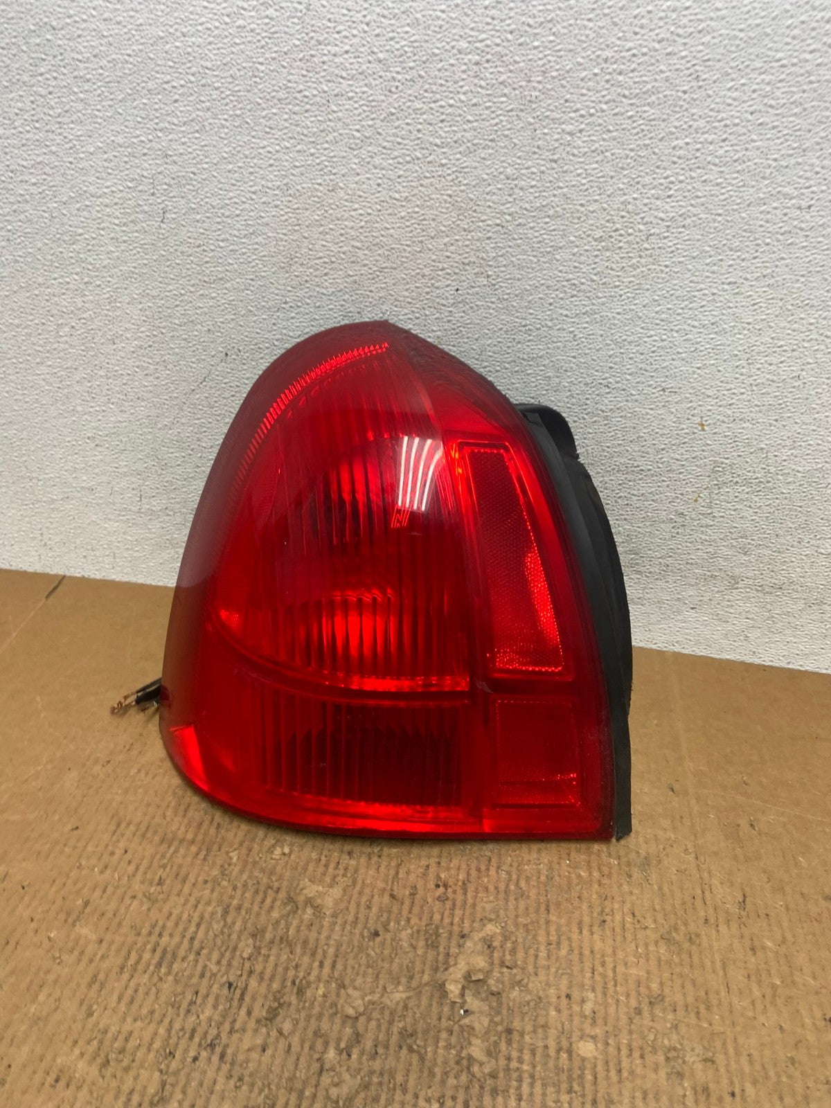 2003 to 2011 Lincoln Town Car Left Driver Lh Side Tail Light AE2822 LK0