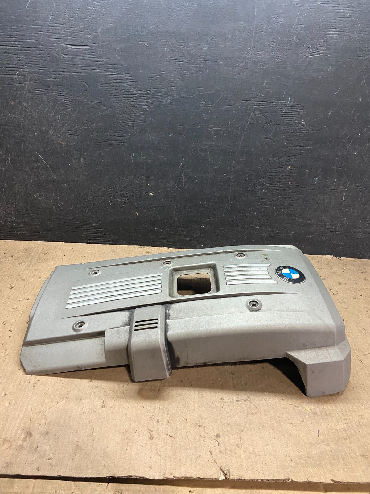 2007 to 2011 BMW 530i Plastic Engine Cover Shield j1205  OEM DG3