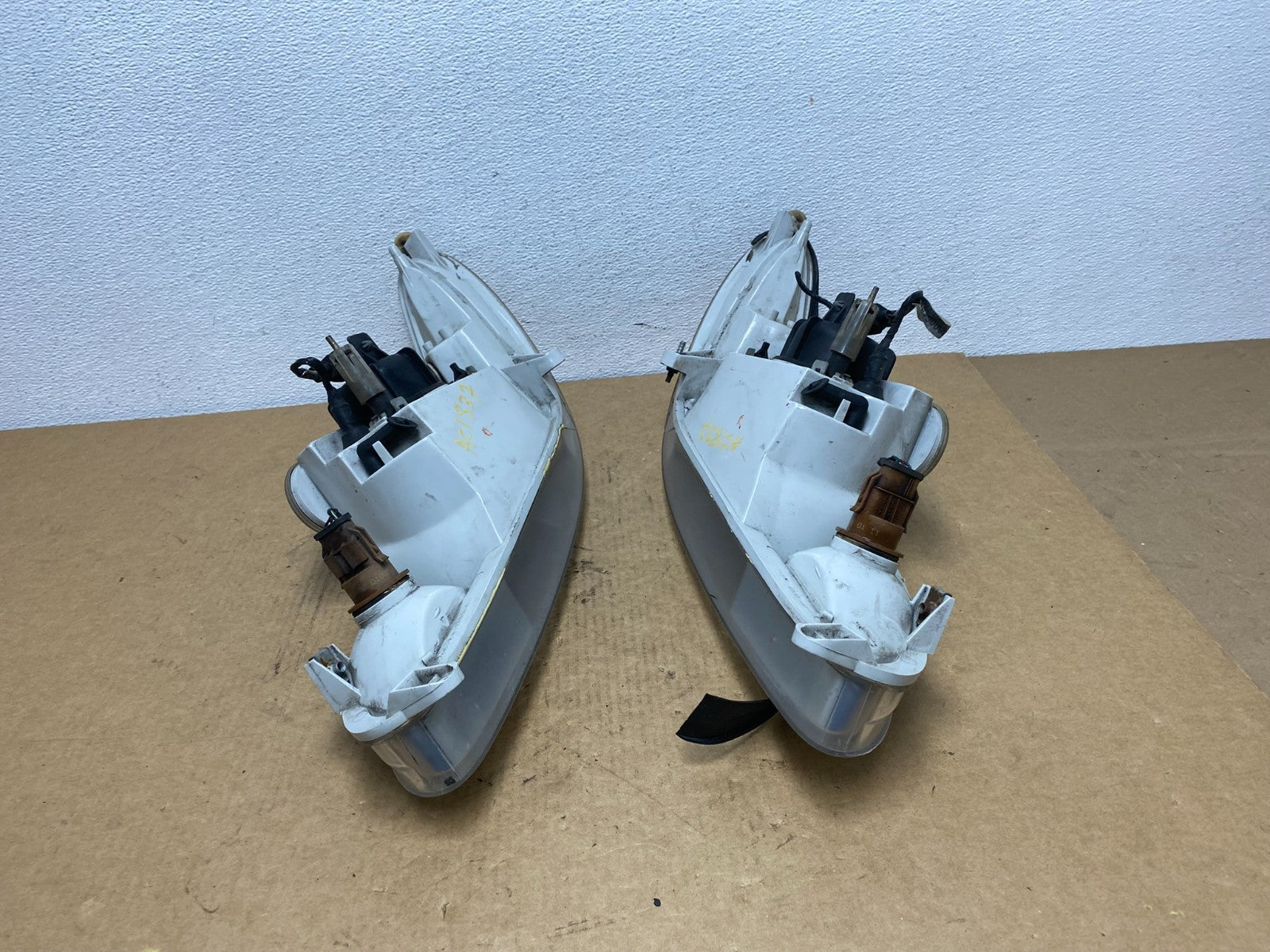 1998 to 2003 Ford Escort Left+Right Set Halogen Headlight AC1837 DW8