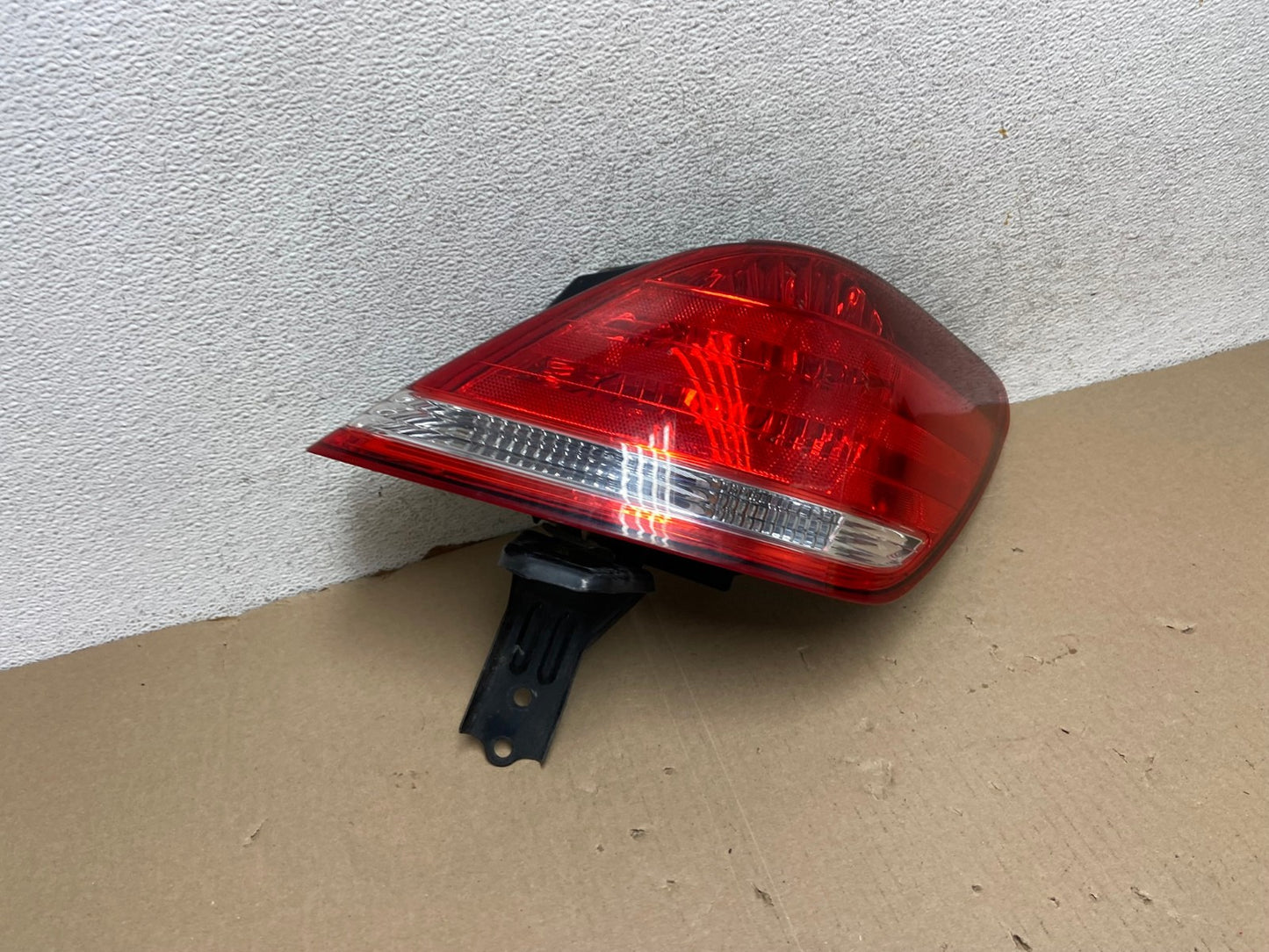2005-2010 Toyota Avalon Right Passenger Side Tail Light AG6844 LK2