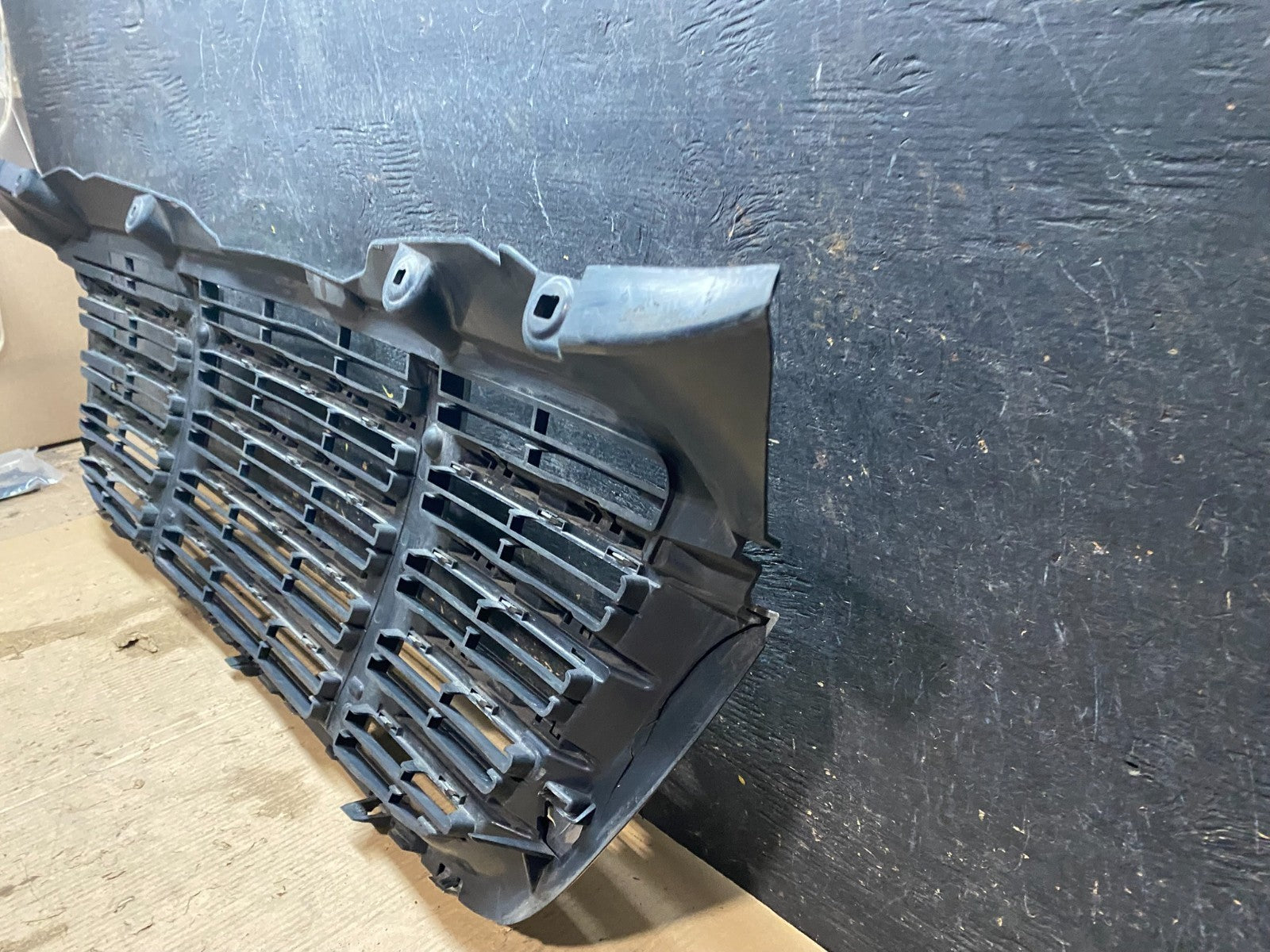 2009 to 2011 Freightliner Sprinter Front Upper Chrome Grill Grille X3391 DG8